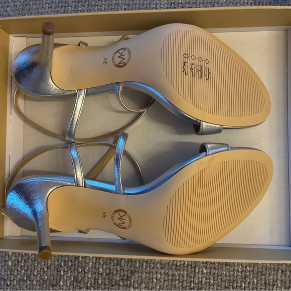 Michael Kors Metallic Silver Leather Sandals – Size 9 – Brand New - Picture 7 of 11